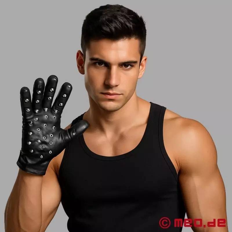 Gants BDSM en cuir avec pointes Gants BDSM en cuir avec pointes