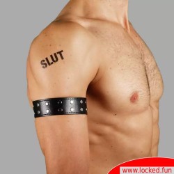 Bracelet biceps clouté en cuir