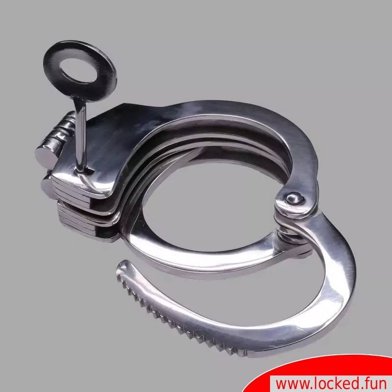 Menottes en inox - Dr. Sado exclusif Menottes en inox - Dr. Sado exclusif