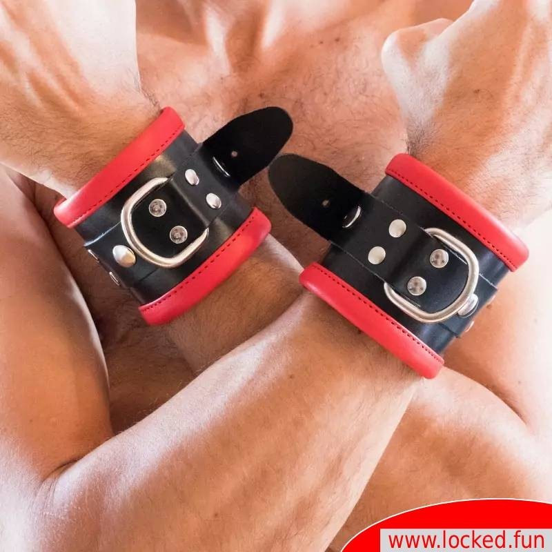 Menottes en cuir, rembourrées - noir  rouge