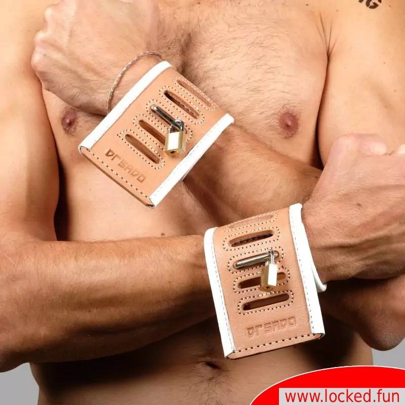 Menottes Dr. Sado en cuir blanche - HOSPITAL STYLE Menottes Dr. Sado en cuir blanche - HOSPITAL STYLE