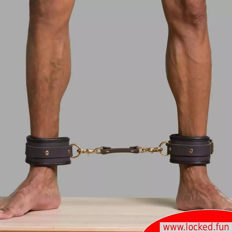 Entrave de chevilles en cuir -  De Luxe