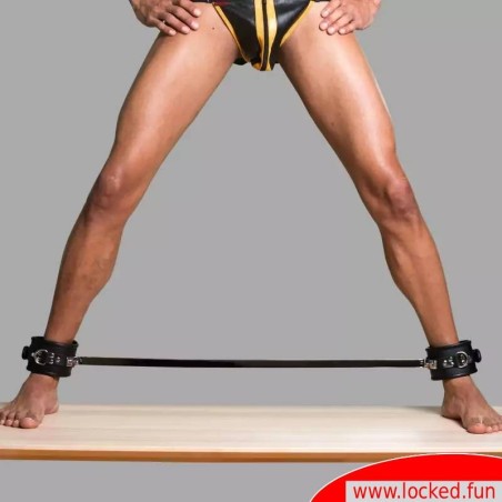 Barre d'écartement FINAL FANTASY™ avec menottes chevilles verrouillables