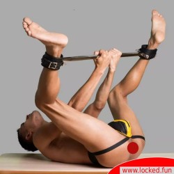 Barre d'écartement FINAL FANTASY™ avec menottes chevilles verrouillables