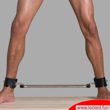 Barre d’écartèlement avec entraves de chevilles