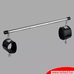 Barre d’écartèlement avec entraves de chevilles