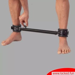 Barre d’écartèlement BDSM réglable avec des entraves en cuir