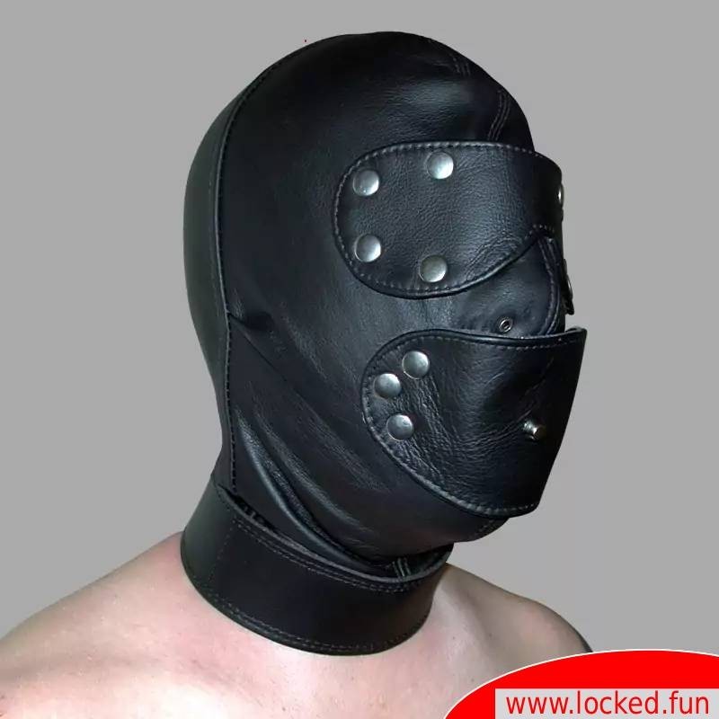 Cagoule en cuir avec bâillon