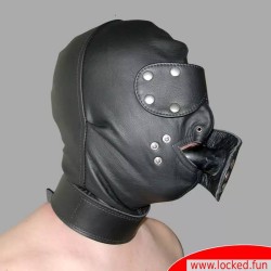 Cagoule en cuir avec bâillon