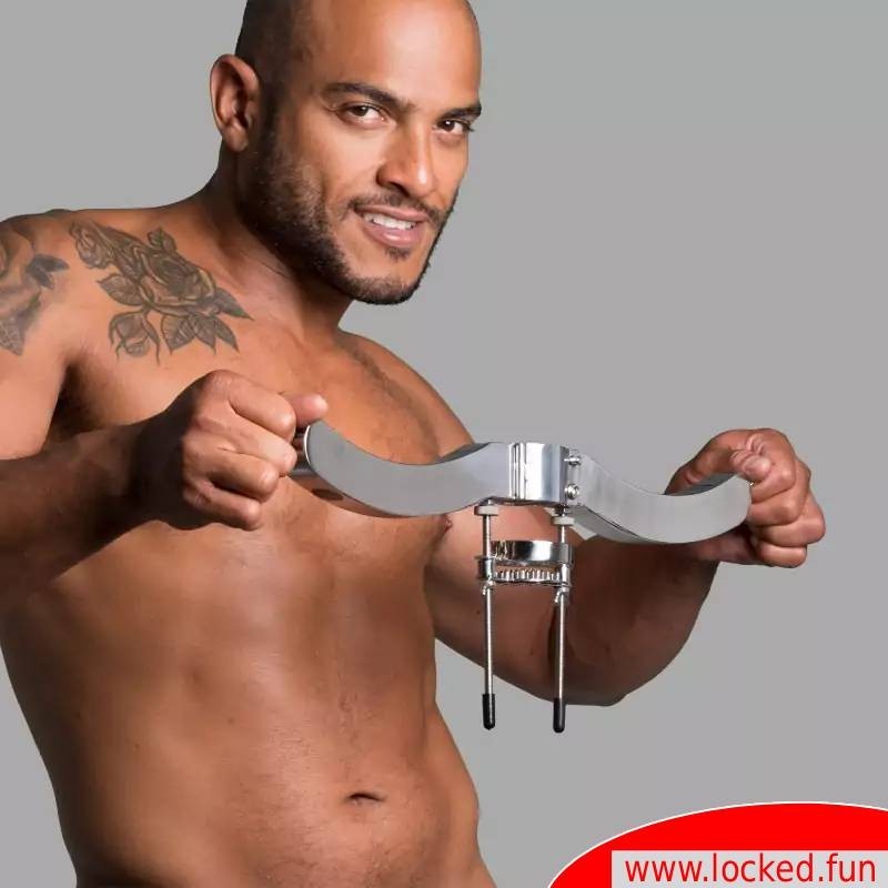 Ultimate Humbler – Pilori à testicules verrouillable Ultimate Humbler – Pilori à testicules verrouillable