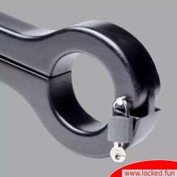 Pilori BDSM du Dr. Sado pour mains bourses