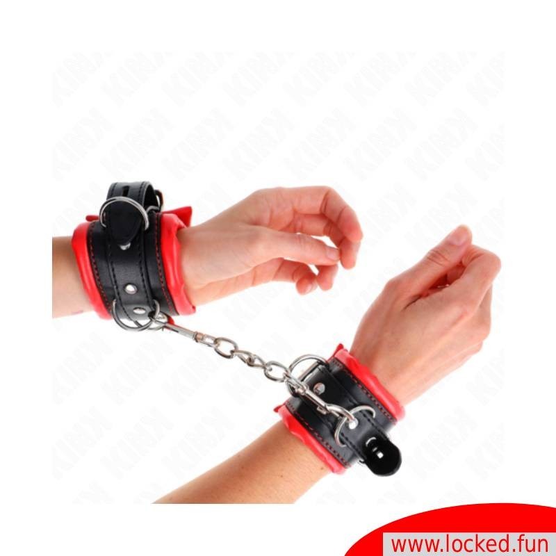 Bracelets lourds doublés de fourrure rouge