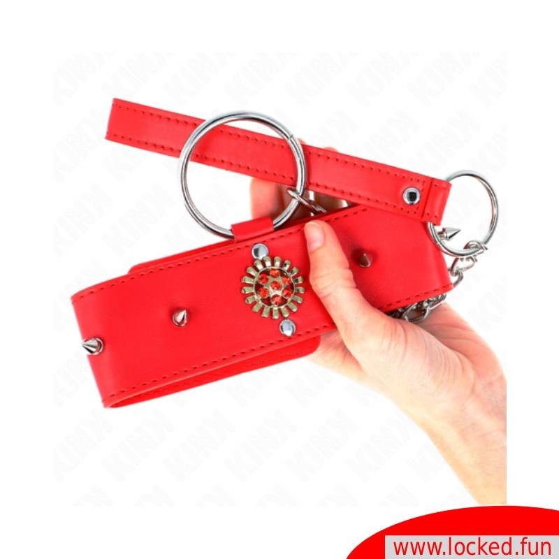 Collier rouge avec diamant et laisse