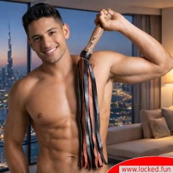 Arabica™ by HurtMe™ - Flogger en cuir marron avec manche en bois