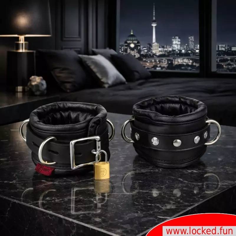 Menottes rembourrées en cuir verrouillables - Collection Black Berlin™ de MEO®