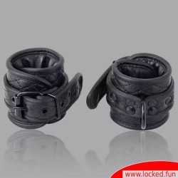 Menottes en cuir - Série Black Diamond
