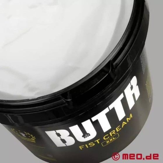 Crème fisting BUTTR dans un seau XXL - 1000 ml de crème lubrifiante ultime pour le sexe et le fisting intenses.